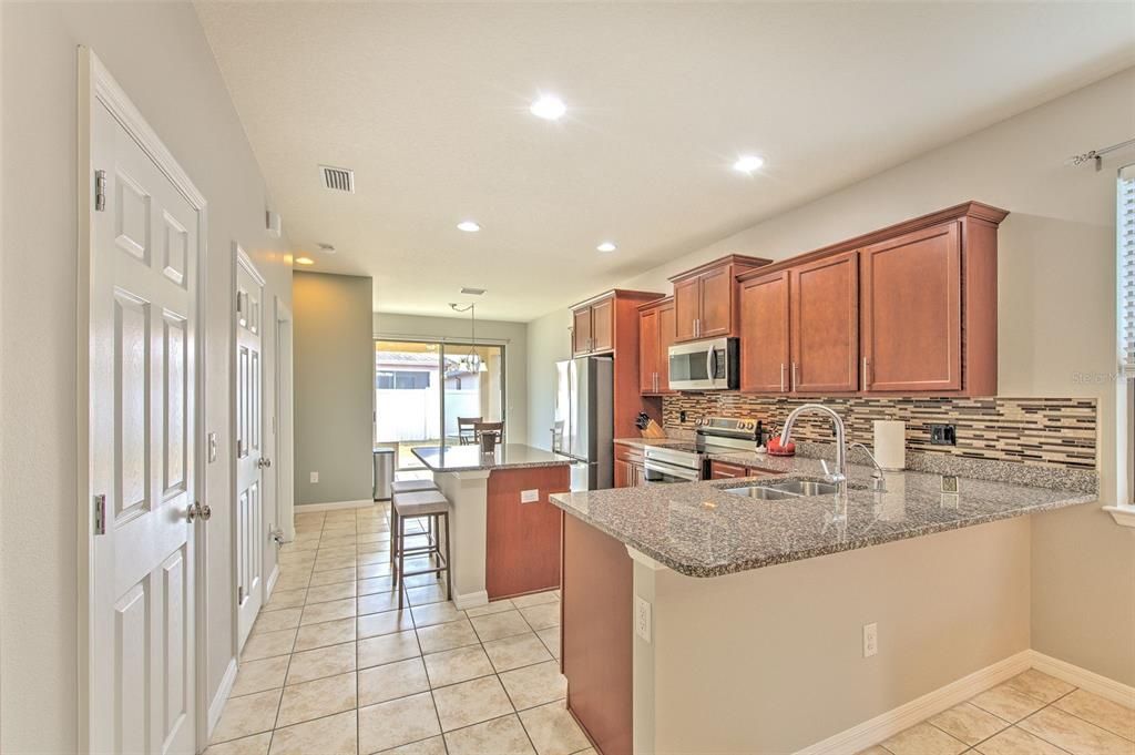 For Sale: $350,000 (3 beds, 2 baths, 1554 Square Feet)