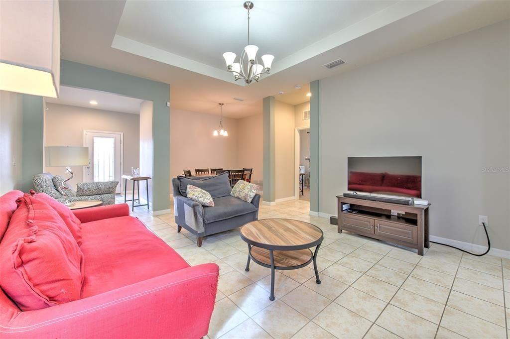 For Sale: $350,000 (3 beds, 2 baths, 1554 Square Feet)