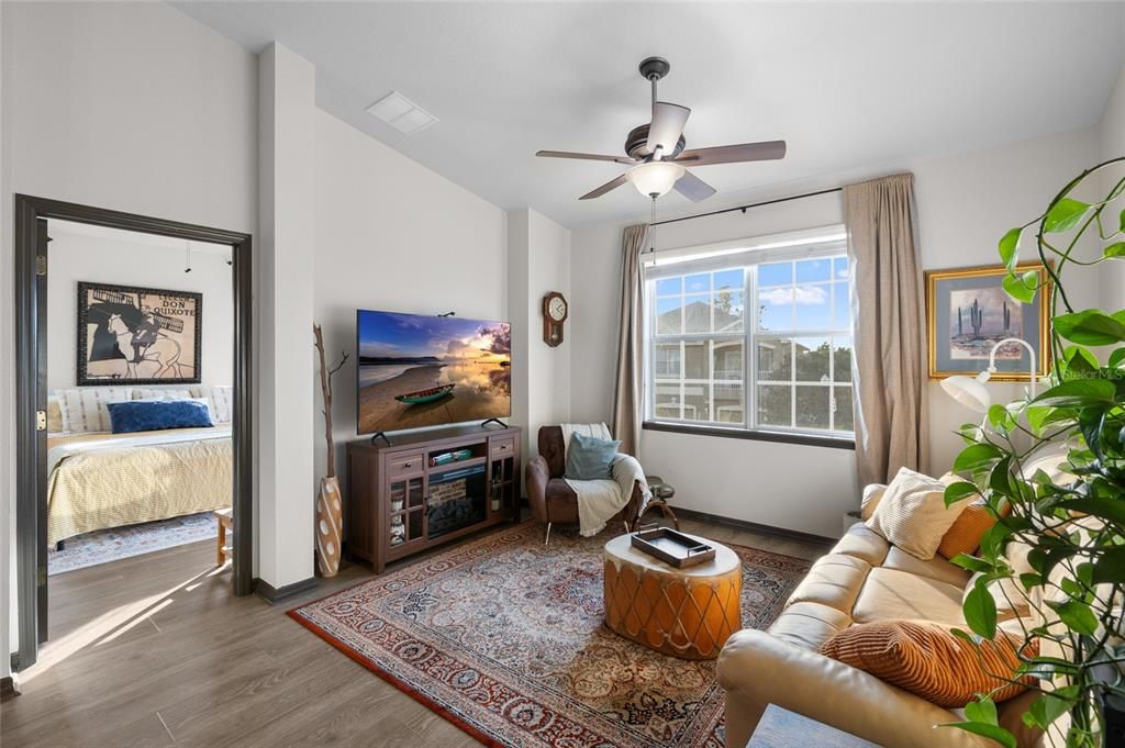 For Sale: $225,000 (2 beds, 2 baths, 1018 Square Feet)