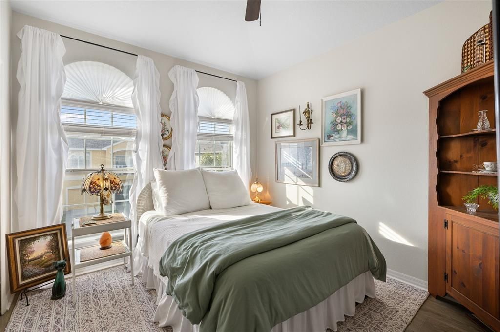 For Sale: $225,000 (2 beds, 2 baths, 1018 Square Feet)