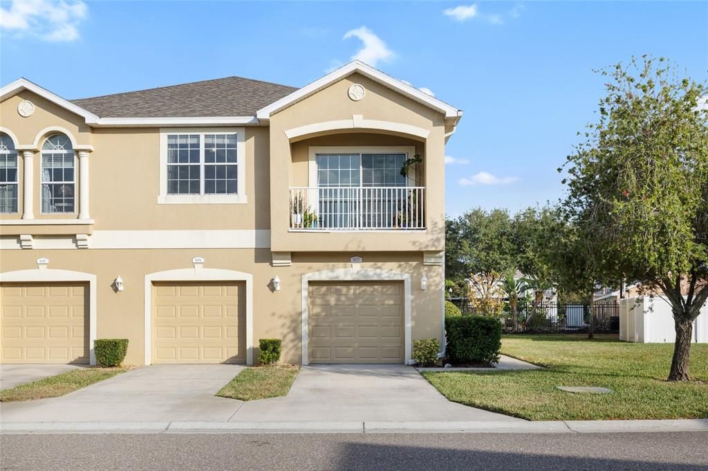 For Sale: $225,000 (2 beds, 2 baths, 1018 Square Feet)