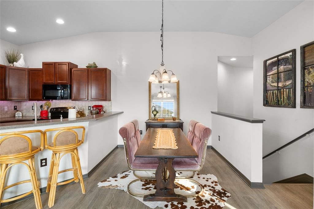 For Sale: $225,000 (2 beds, 2 baths, 1018 Square Feet)