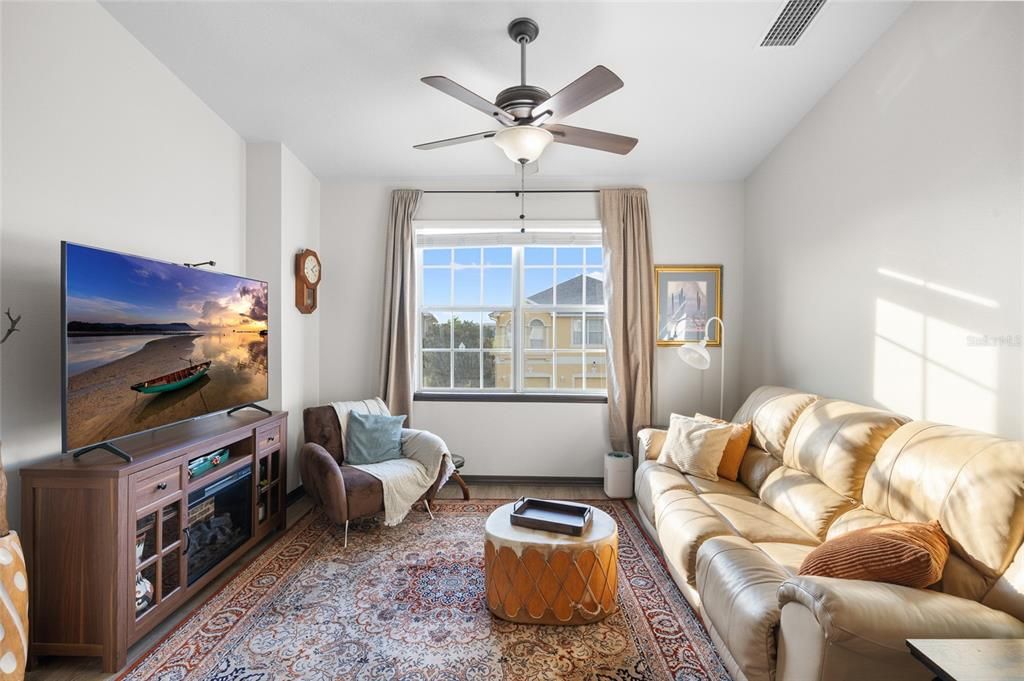 For Sale: $225,000 (2 beds, 2 baths, 1018 Square Feet)