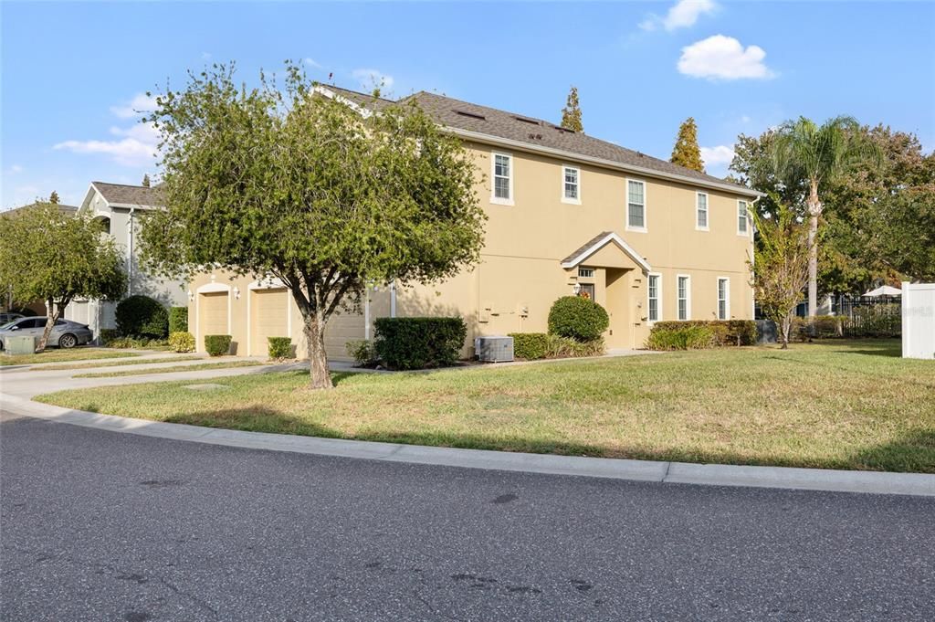 For Sale: $225,000 (2 beds, 2 baths, 1018 Square Feet)