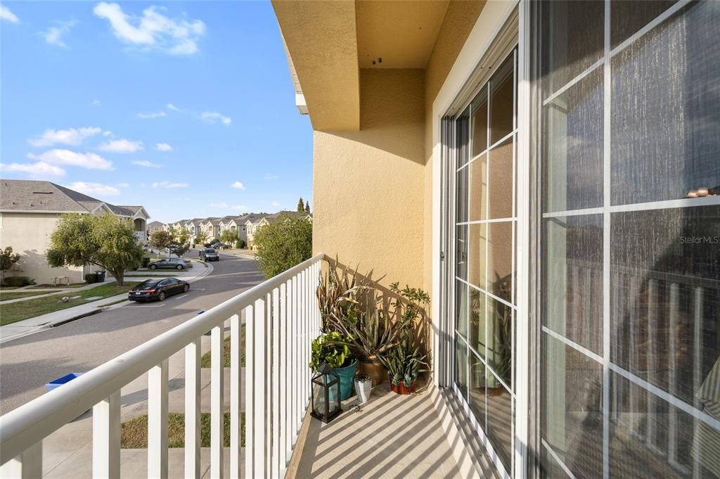 For Sale: $225,000 (2 beds, 2 baths, 1018 Square Feet)