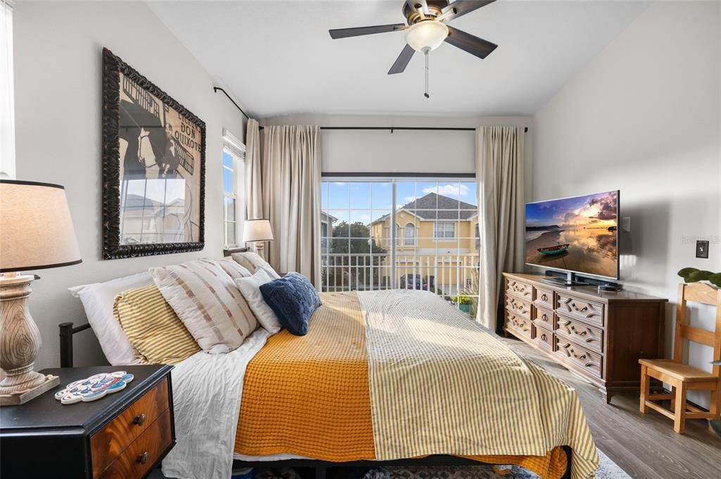 For Sale: $225,000 (2 beds, 2 baths, 1018 Square Feet)