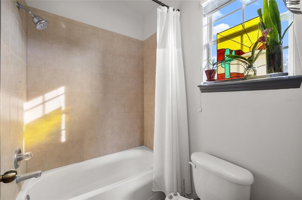 For Sale: $225,000 (2 beds, 2 baths, 1018 Square Feet)