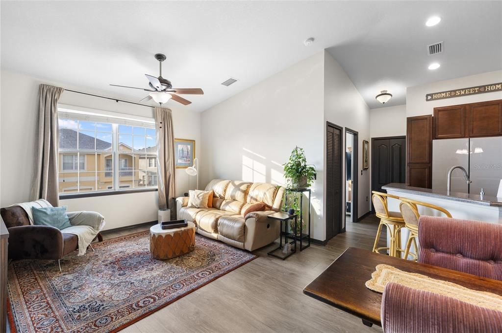 For Sale: $225,000 (2 beds, 2 baths, 1018 Square Feet)