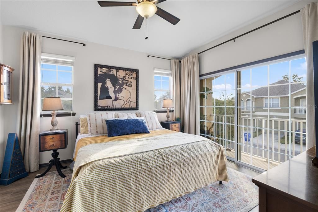 For Sale: $225,000 (2 beds, 2 baths, 1018 Square Feet)