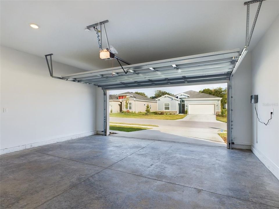 For Rent: $2,200 (4 beds, 3 baths, 2039 Square Feet)