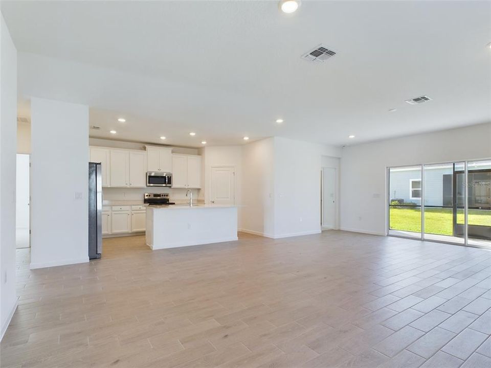 For Rent: $2,200 (4 beds, 3 baths, 2039 Square Feet)