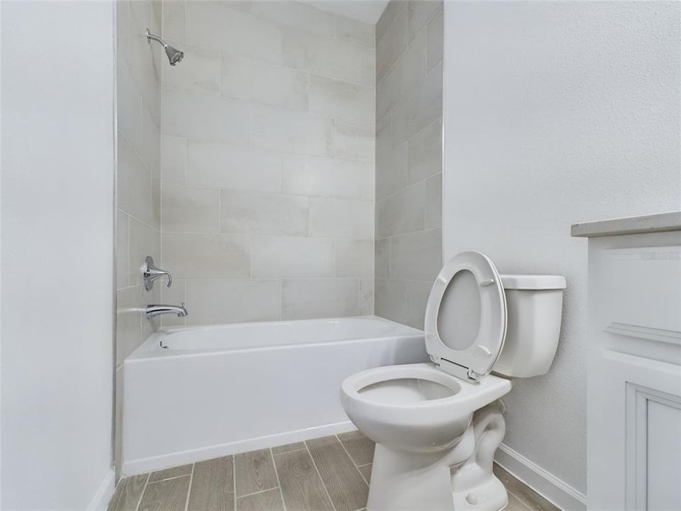 For Rent: $2,200 (4 beds, 3 baths, 2039 Square Feet)