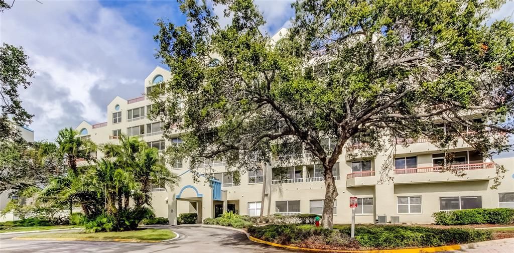 For Sale: $178,900 (2 beds, 2 baths, 1075 Square Feet)