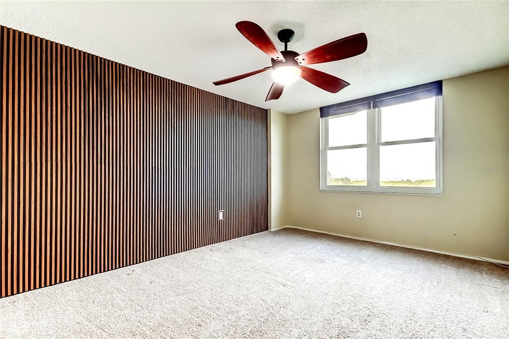 For Sale: $178,900 (2 beds, 2 baths, 1075 Square Feet)