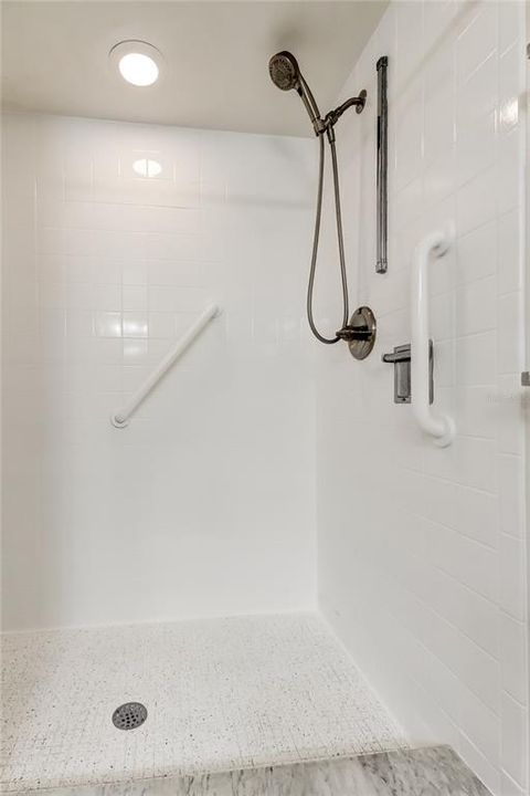 For Sale: $178,900 (2 beds, 2 baths, 1075 Square Feet)