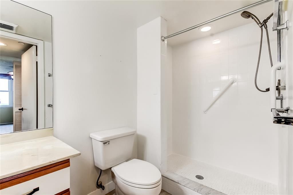 For Sale: $178,900 (2 beds, 2 baths, 1075 Square Feet)