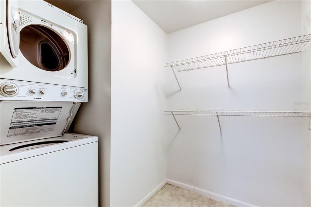 For Sale: $178,900 (2 beds, 2 baths, 1075 Square Feet)