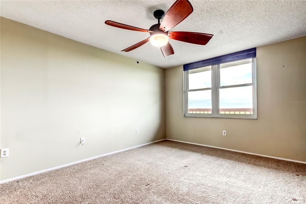 For Sale: $178,900 (2 beds, 2 baths, 1075 Square Feet)