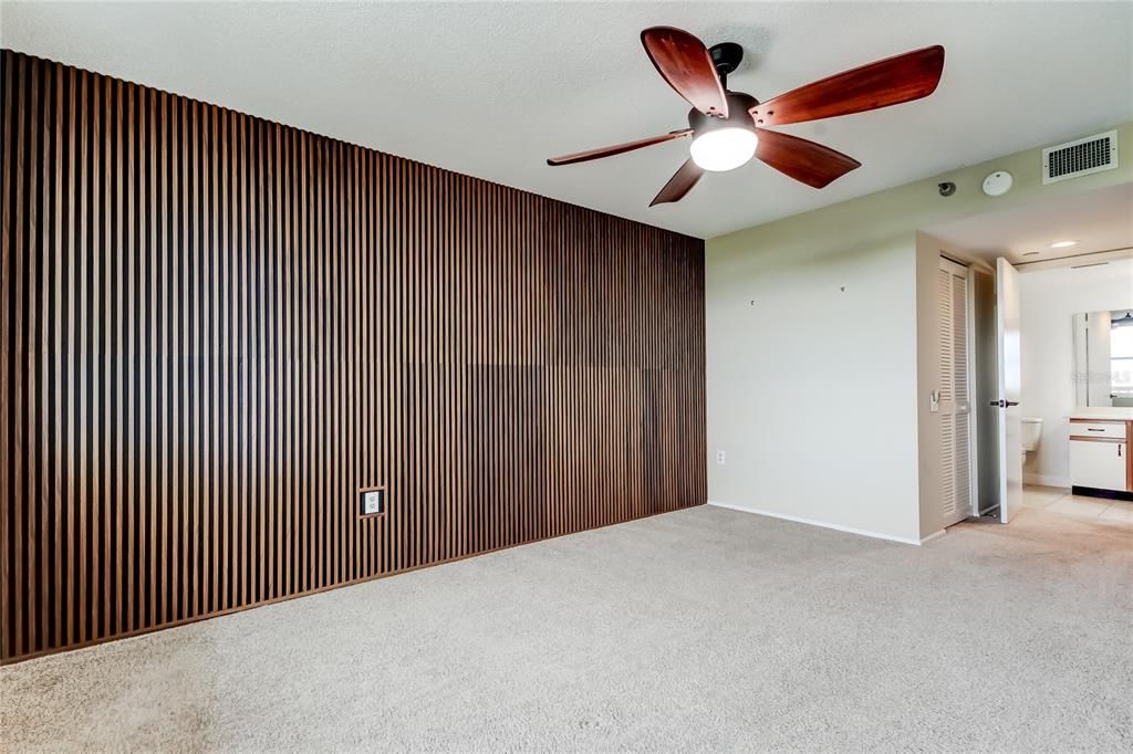 For Sale: $178,900 (2 beds, 2 baths, 1075 Square Feet)