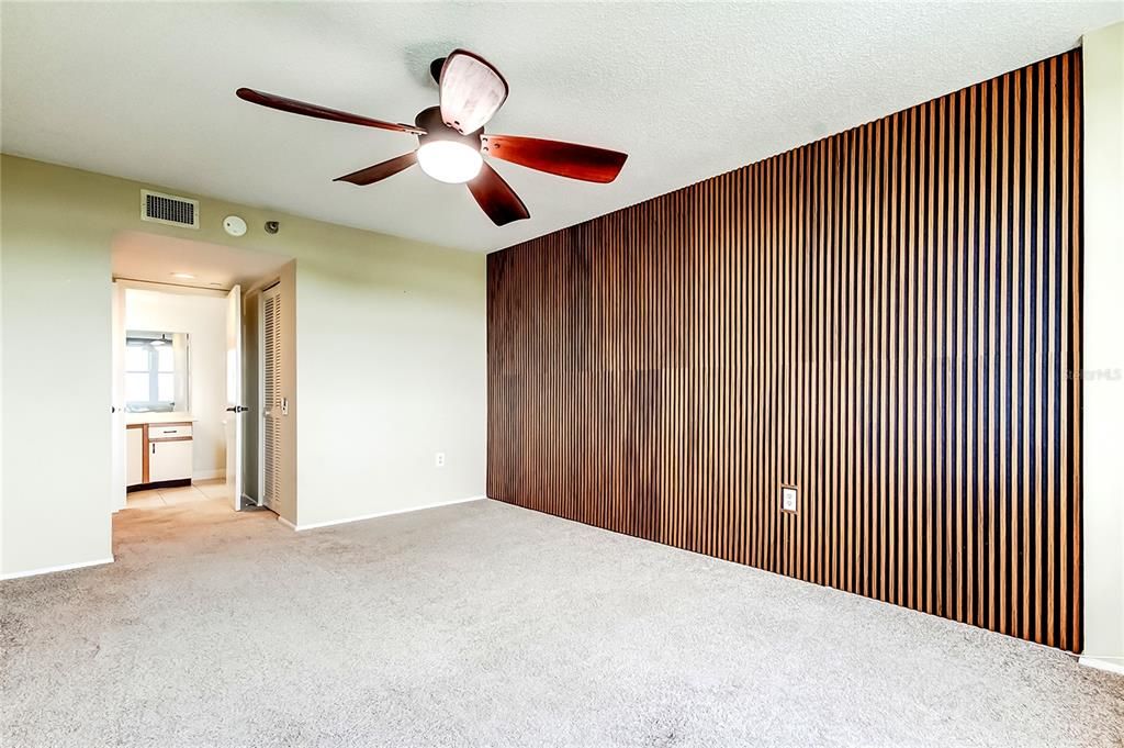 For Sale: $178,900 (2 beds, 2 baths, 1075 Square Feet)