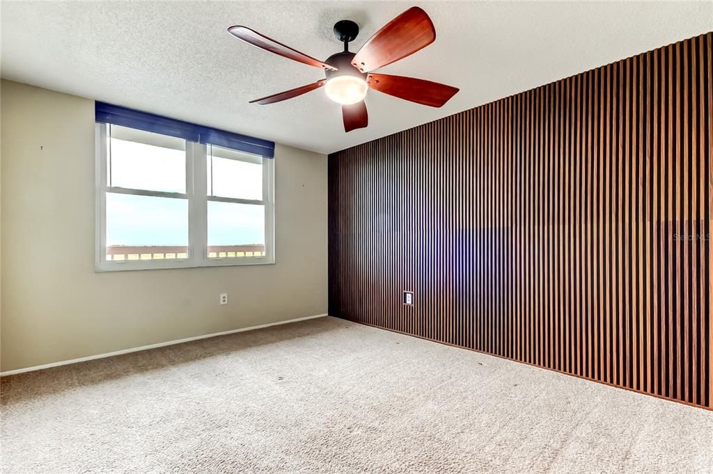 For Sale: $178,900 (2 beds, 2 baths, 1075 Square Feet)