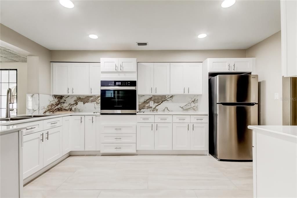 For Sale: $178,900 (2 beds, 2 baths, 1075 Square Feet)