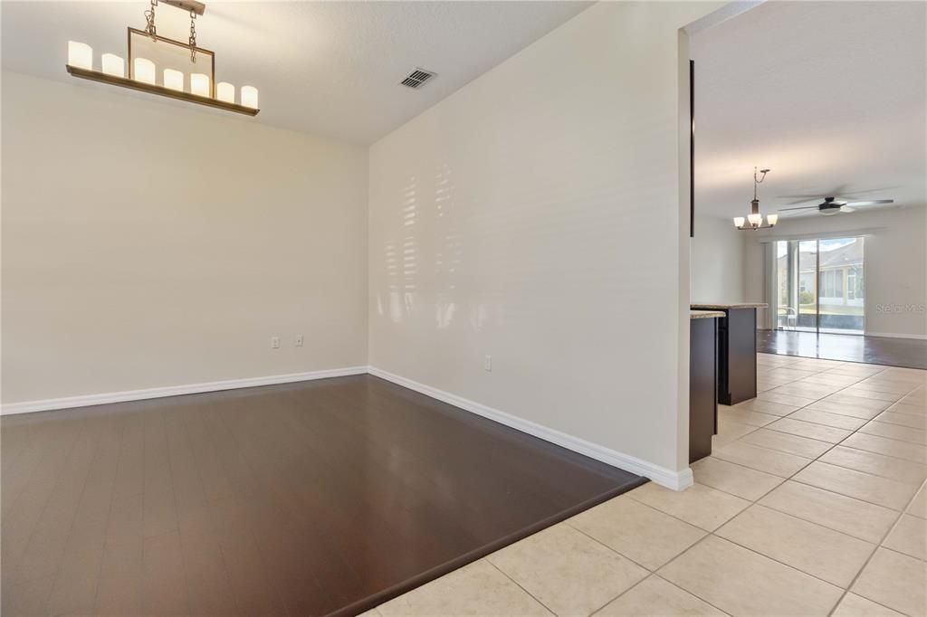 待售: $365,000 (3 贝兹, 2 浴室, 1980 平方英尺)