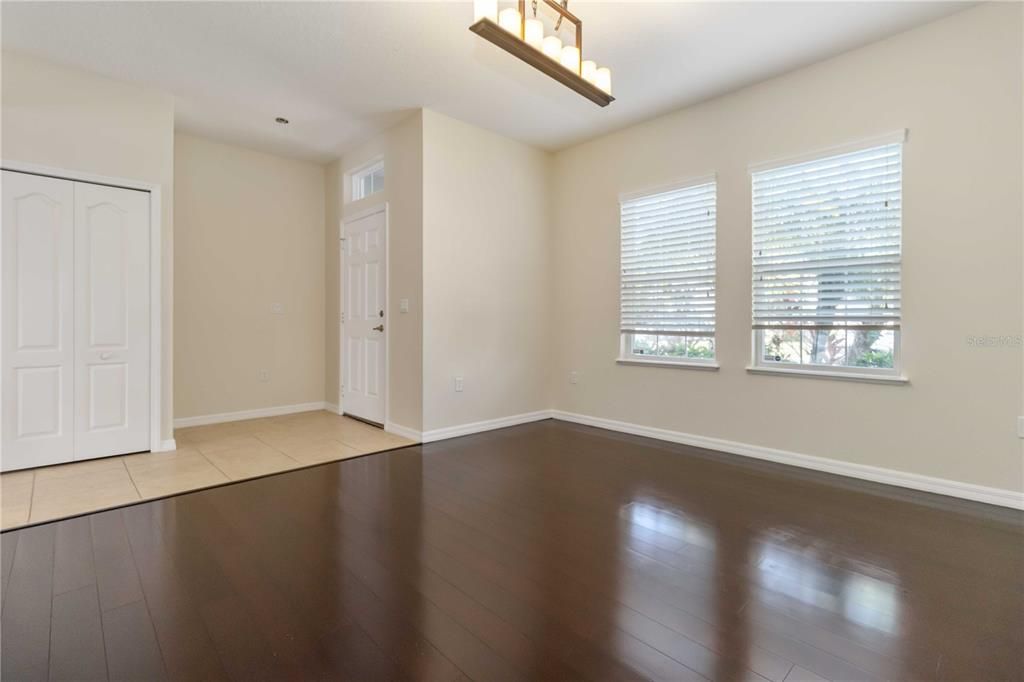 待售: $365,000 (3 贝兹, 2 浴室, 1980 平方英尺)