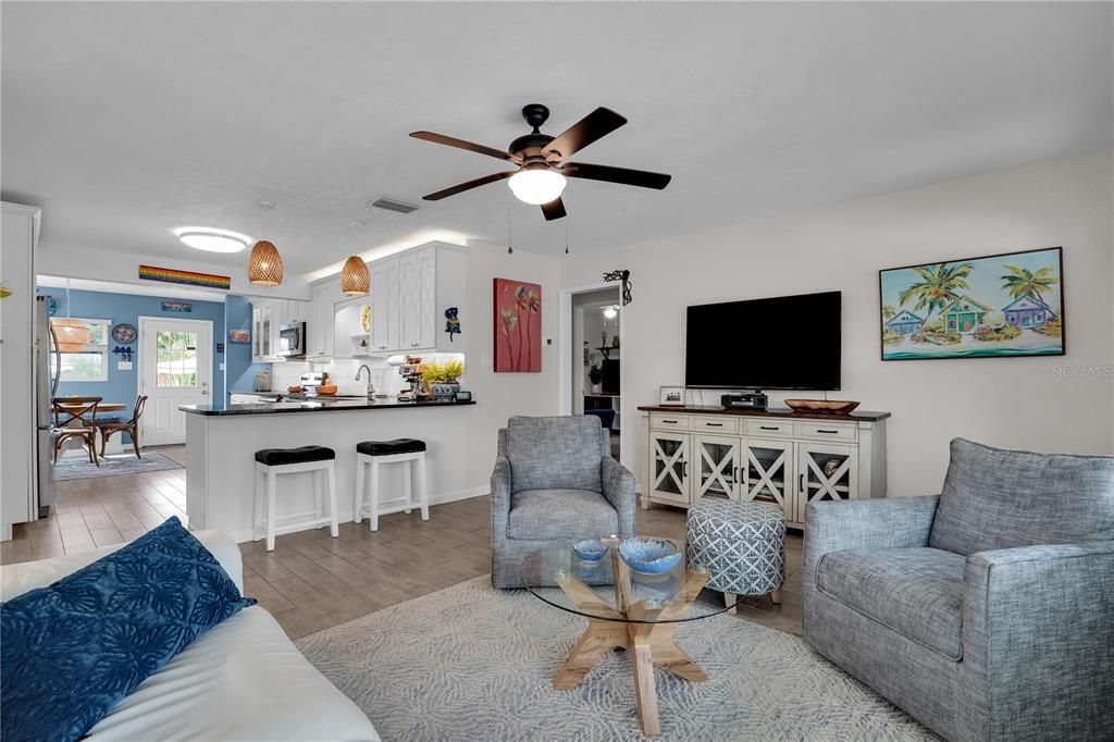 待售: $550,000 (3 贝兹, 2 浴室, 1216 平方英尺)