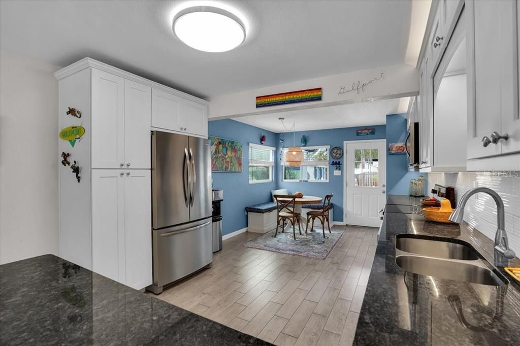 待售: $550,000 (3 贝兹, 2 浴室, 1216 平方英尺)