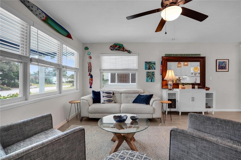 待售: $550,000 (3 贝兹, 2 浴室, 1216 平方英尺)