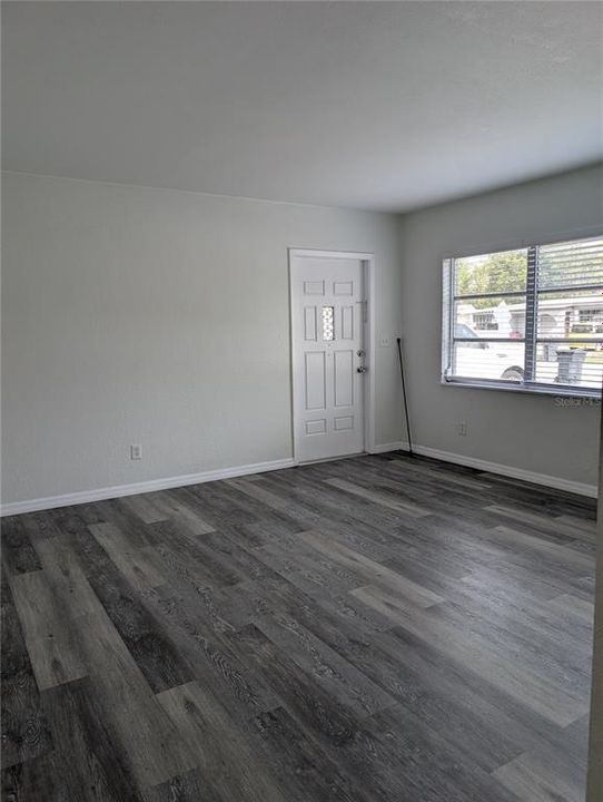 待售: $349,000 (3 贝兹, 1 浴室, 1295 平方英尺)