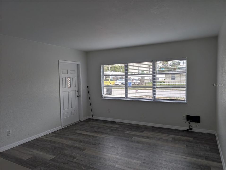 待售: $349,000 (3 贝兹, 1 浴室, 1295 平方英尺)