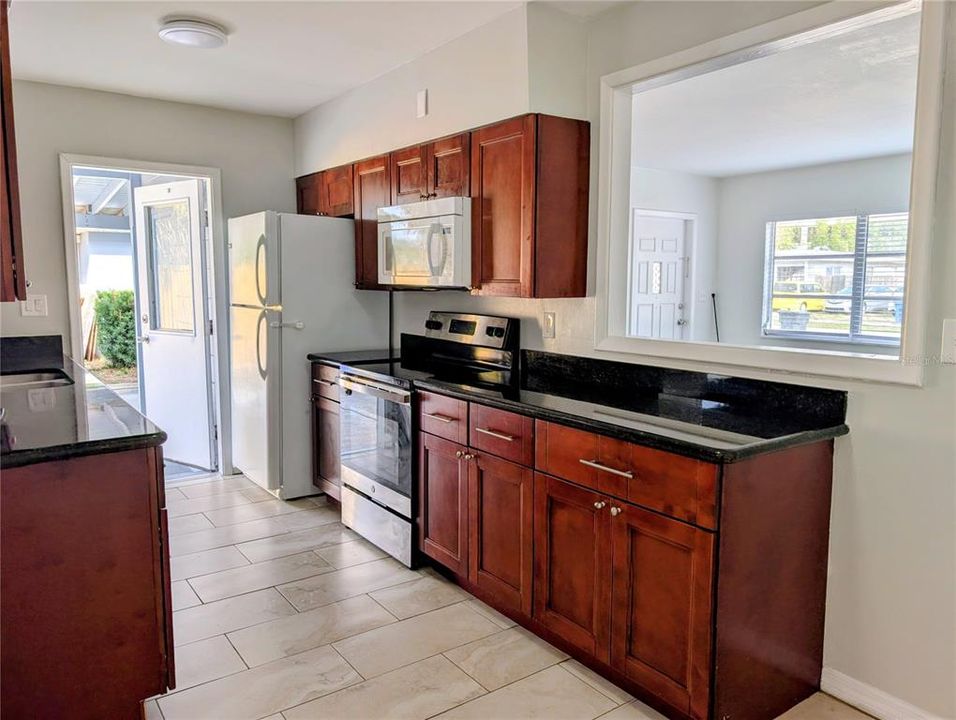 待售: $349,000 (3 贝兹, 1 浴室, 1295 平方英尺)