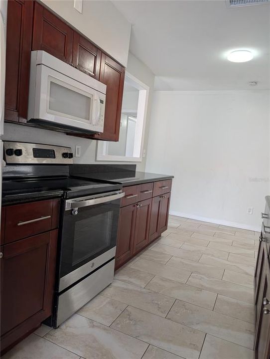 待售: $349,000 (3 贝兹, 1 浴室, 1295 平方英尺)