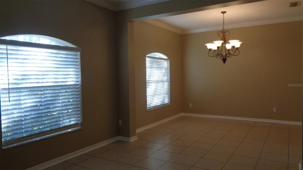 出租: $2,550 (5 贝兹, 2 浴室, 2732 平方英尺)