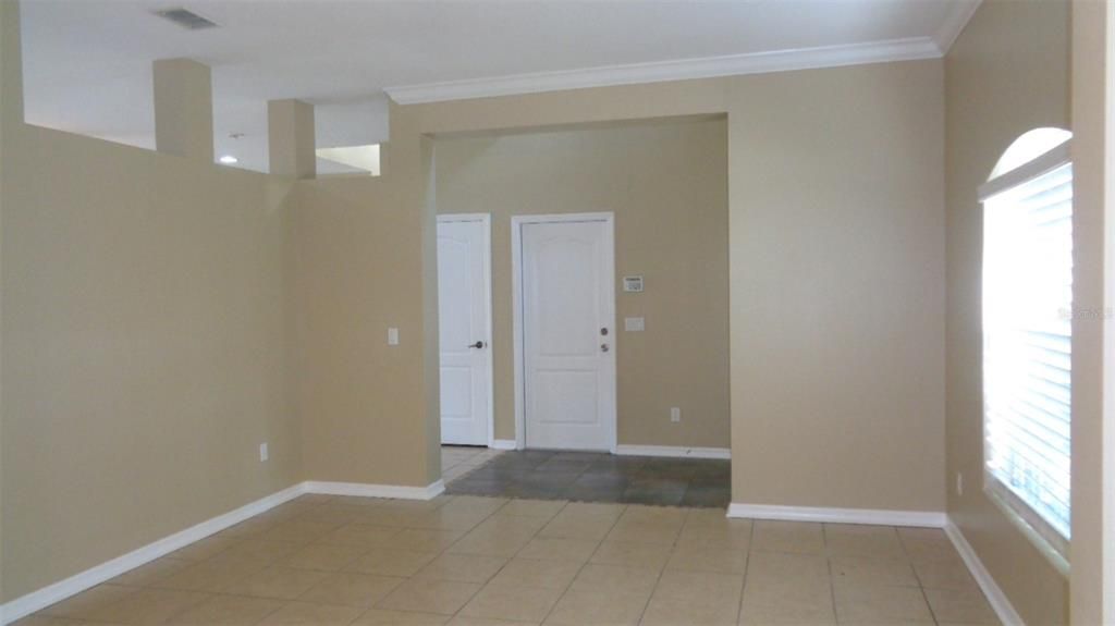 出租: $2,550 (5 贝兹, 2 浴室, 2732 平方英尺)