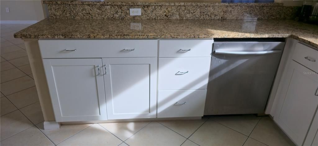 For Sale: $299,999 (3 beds, 2 baths, 1352 Square Feet)