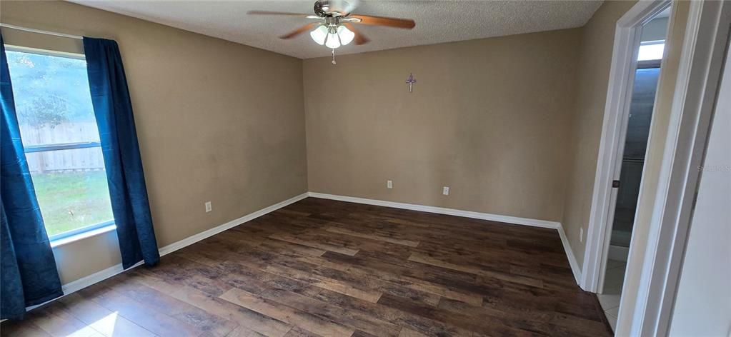 For Sale: $299,999 (3 beds, 2 baths, 1352 Square Feet)