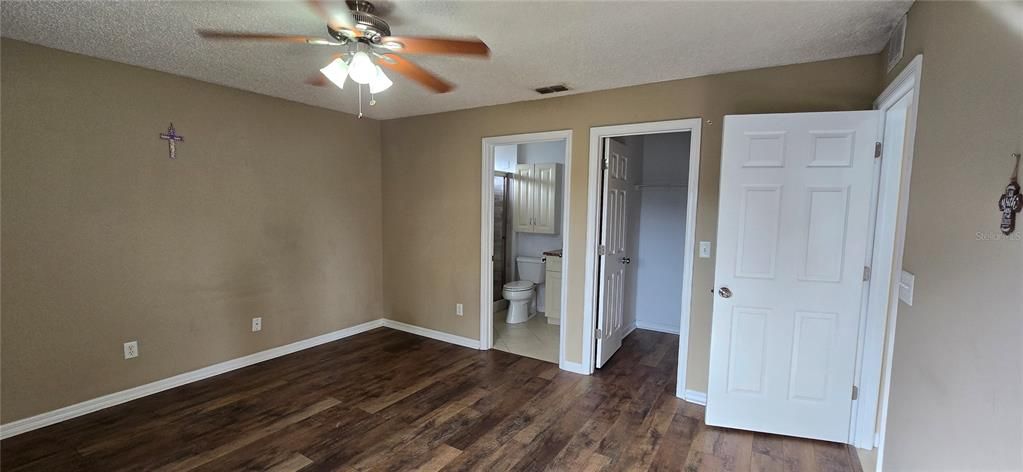 For Sale: $299,999 (3 beds, 2 baths, 1352 Square Feet)