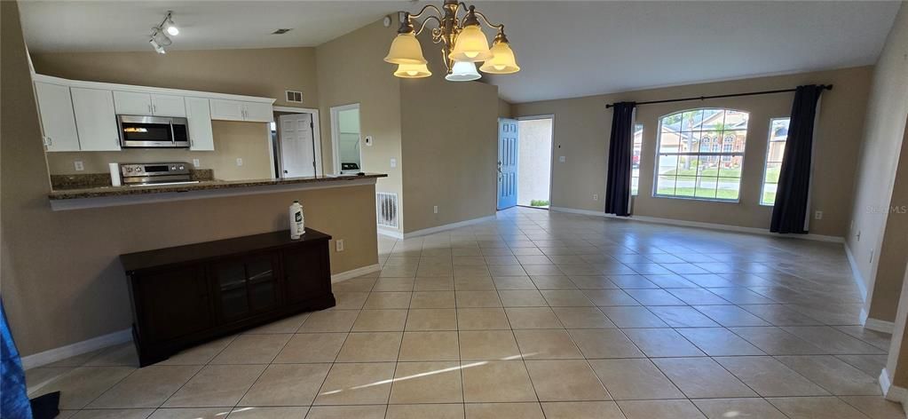 For Sale: $299,999 (3 beds, 2 baths, 1352 Square Feet)