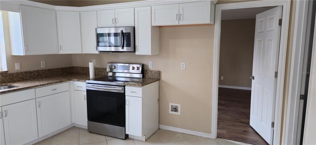 For Sale: $299,999 (3 beds, 2 baths, 1352 Square Feet)