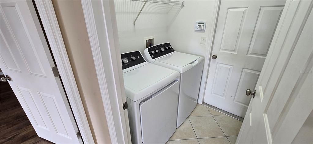 For Sale: $299,999 (3 beds, 2 baths, 1352 Square Feet)