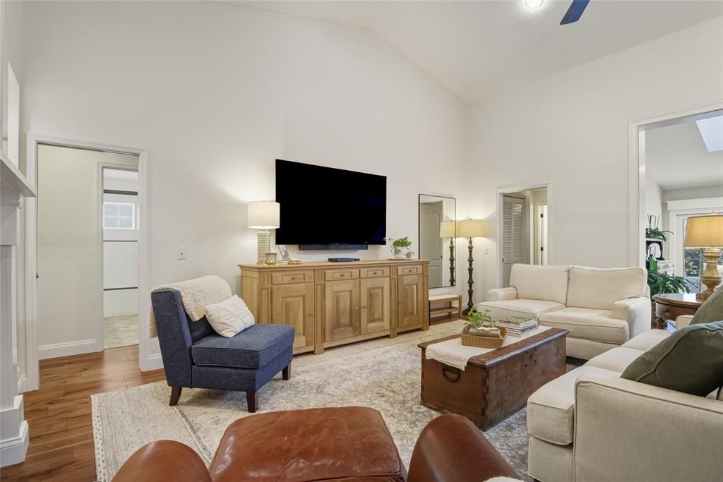 For Sale: $1,025,000 (4 beds, 3 baths, 2971 Square Feet)