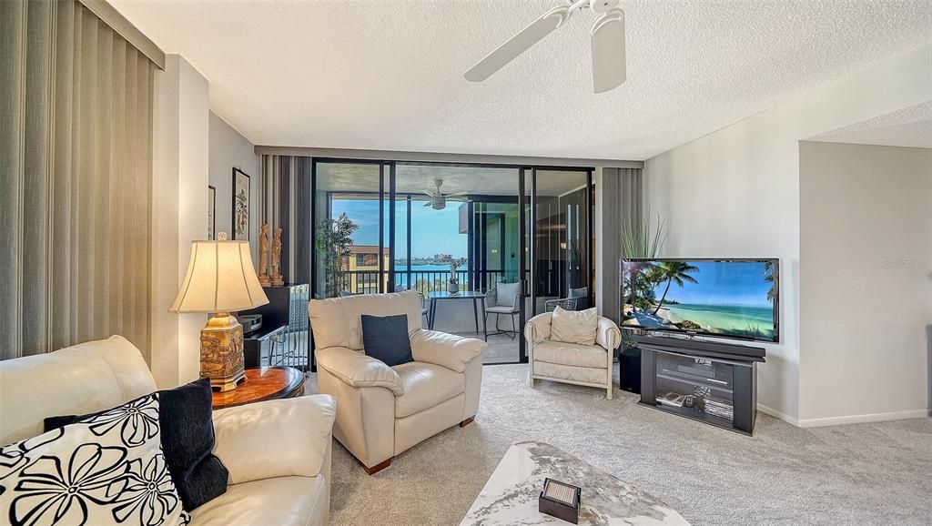 For Sale: $750,000 (2 beds, 2 baths, 1303 Square Feet)