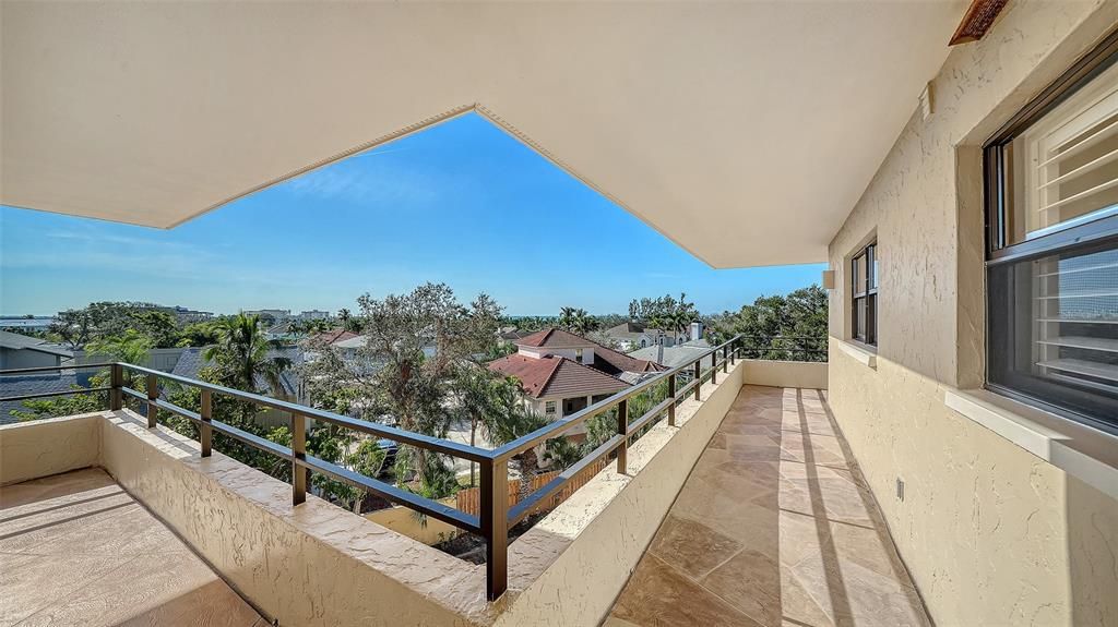 For Sale: $750,000 (2 beds, 2 baths, 1303 Square Feet)