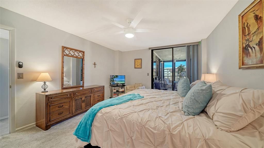 For Sale: $750,000 (2 beds, 2 baths, 1303 Square Feet)