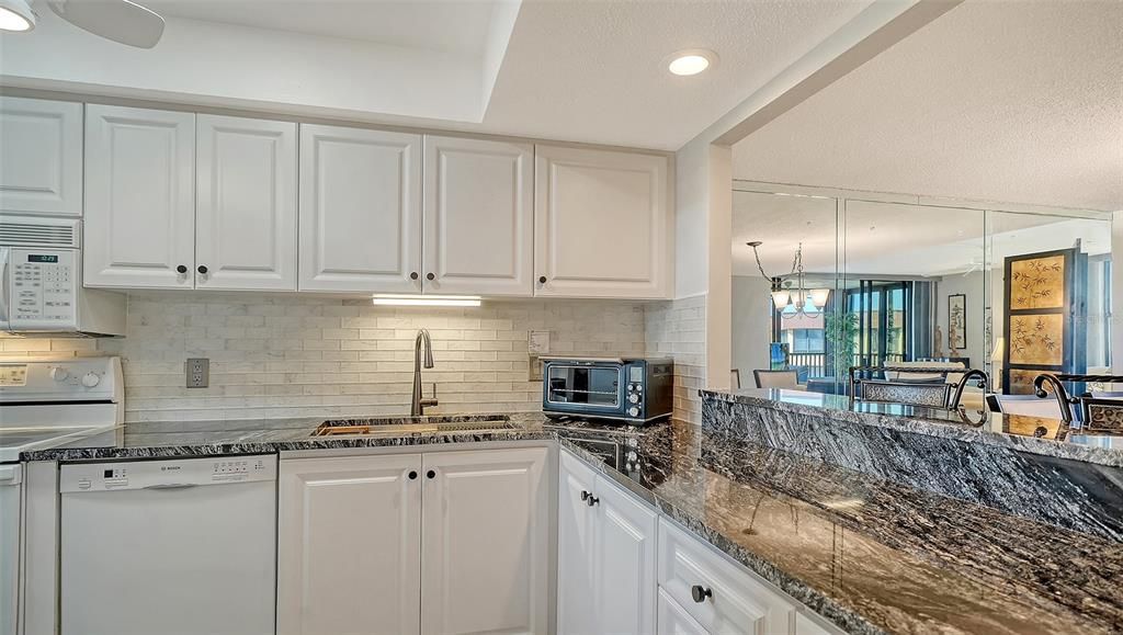 For Sale: $750,000 (2 beds, 2 baths, 1303 Square Feet)