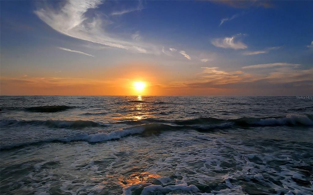 For Sale: $750,000 (2 beds, 2 baths, 1303 Square Feet)