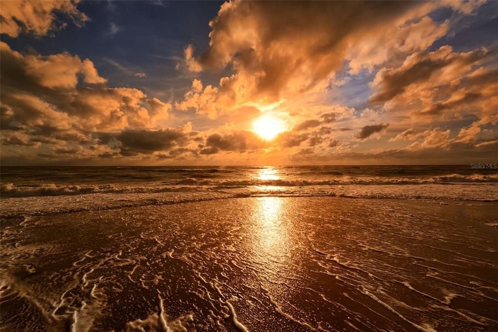 For Sale: $750,000 (2 beds, 2 baths, 1303 Square Feet)